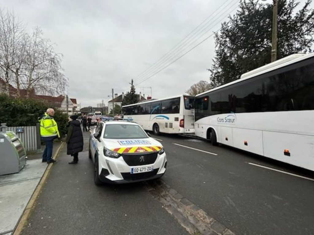 Viry-Chatillon accident bus