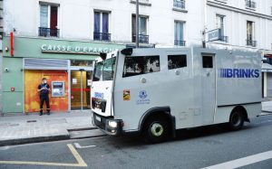Brink's Transports de fonds Convoyeurs Camion blindé Paris, le
