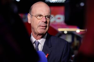 NANTERRE: Eric Lombard Ministre de l Economie visite le salon Go Entrepreneurs