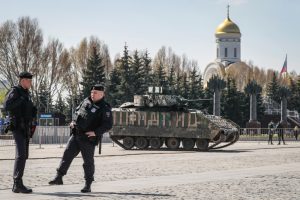 Preparations for the exhibition of foreign captured weapons on Poklonnaya Hill