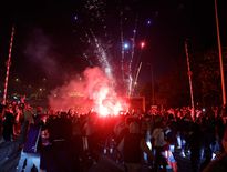 FBL-EUR-C1-PSG-ARSENAL-FANS-223001.jpg